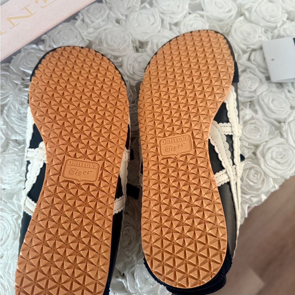 Onitsuka Tiger by Asics Women's Black and White Flats - Picture 4 of 7